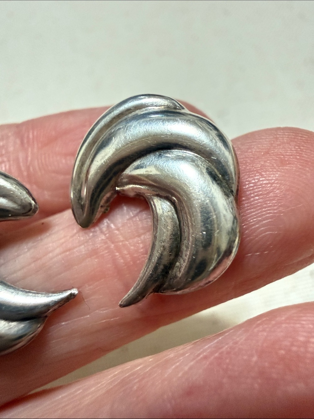 Vintage Sterling Silver 925 small shell like Curved Wave Earrings - Picture 3 of 11